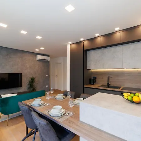 Latitude 44 Apartman Zára