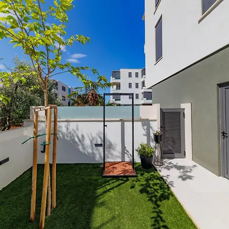 Apartman Latitude 44 *