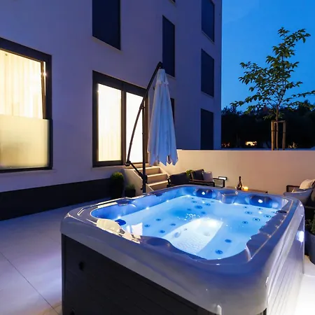 Latitude 44 * Задар