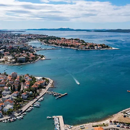 Latitude 44 Апартаменты